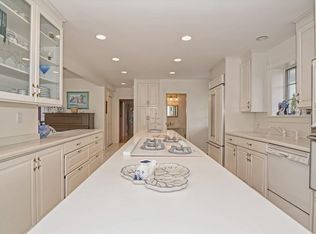 33 Crescent St, Franklin, MA 02038