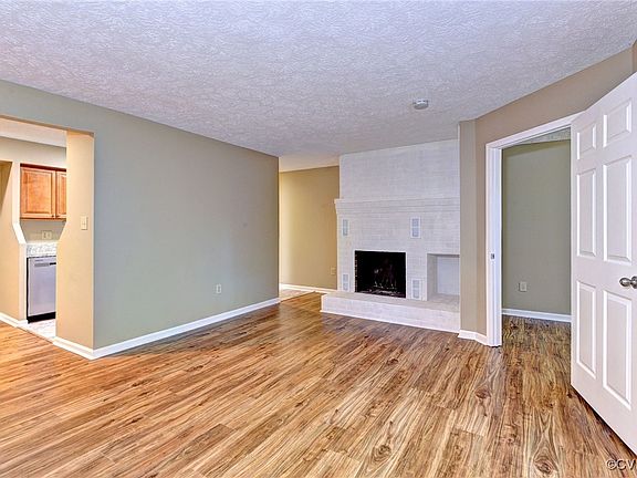 3rd image of 4003 Governors Sq APT 3