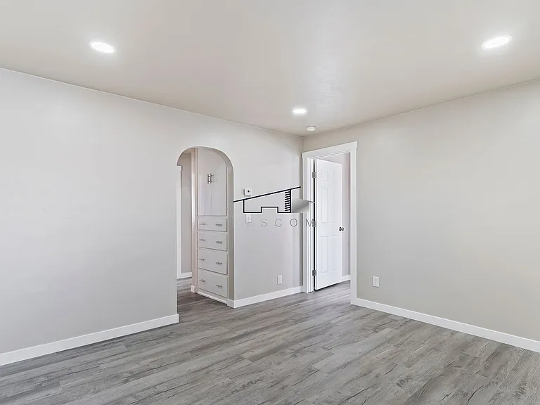 3480 Ogden Ave — Photo 8