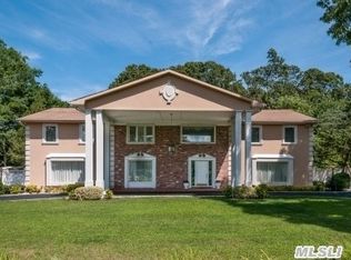 58 Fox Ln, Dix Hills, NY 11746
