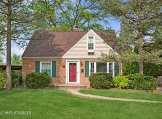 910 Sunset Rd, Wheaton, IL 60189