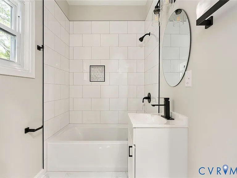 238 E 36th St — Photo 12
