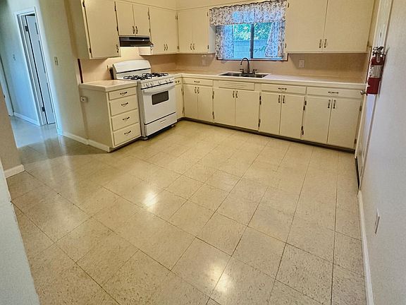 5th image of 608 S Chinowth St #D