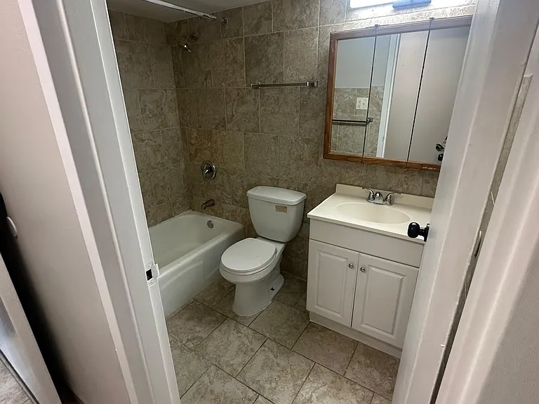 5480 S Archer Ave #2B — Photo 7