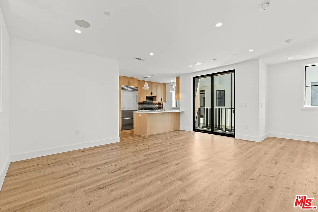 4 bed, 5.0 bath, 2172 sqft, $6,700 — Photo 3