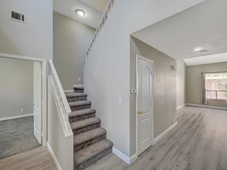 9421 Valley Hills Ave — Photo 4