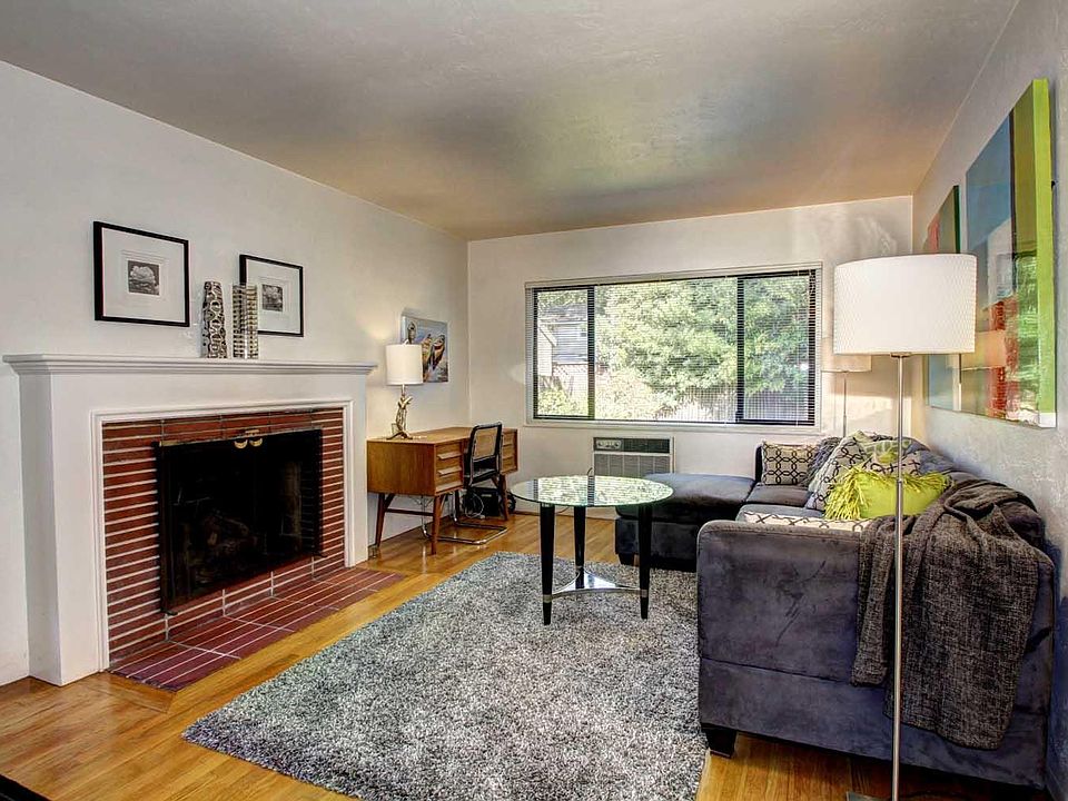 Living Room w/ fireplace + gas logs!