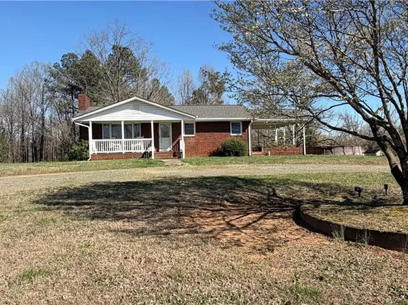 901 Wolf Island Rd, Reidsville, NC 27320