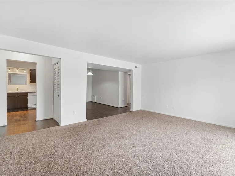 Country Club Park Apartments (320 S. Drake LLC) — Photo 28