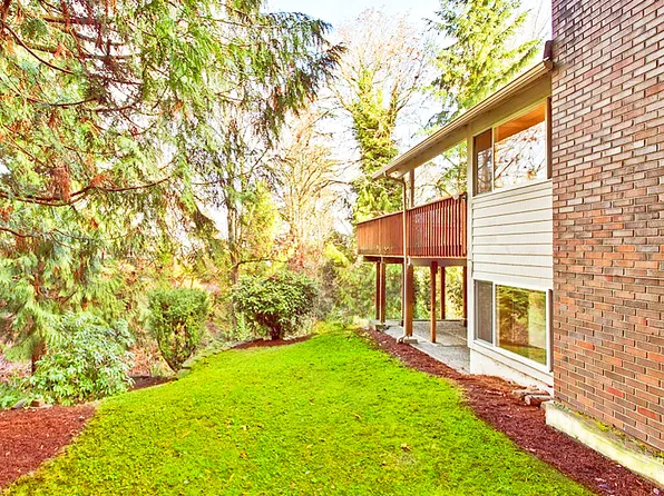 10034 NE 33rd St, Bellevue, WA 98004