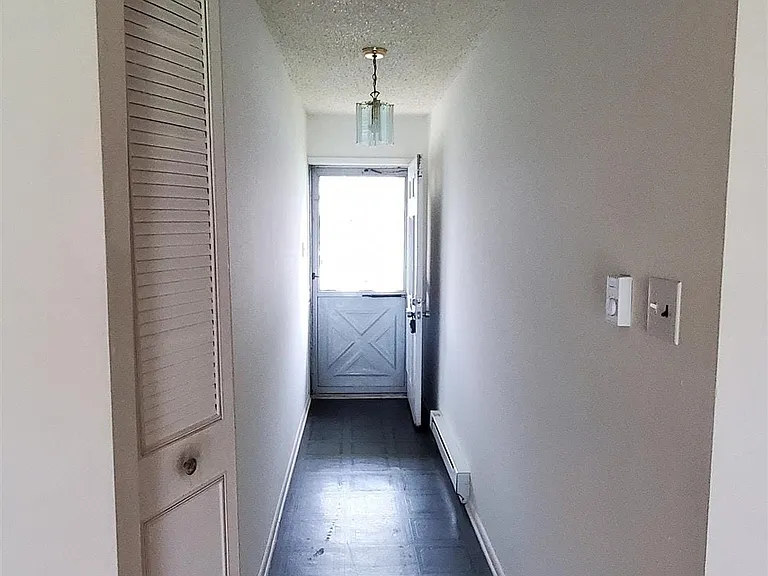 26A Oxford Vlg #26A — Photo 2