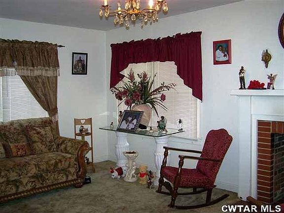 2nd image of 204 Boswell St