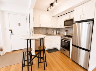 360 W 28th St APT 2A, New York, NY 10001