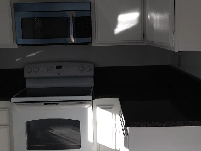 4255 Ironwood Dr — Photo 2