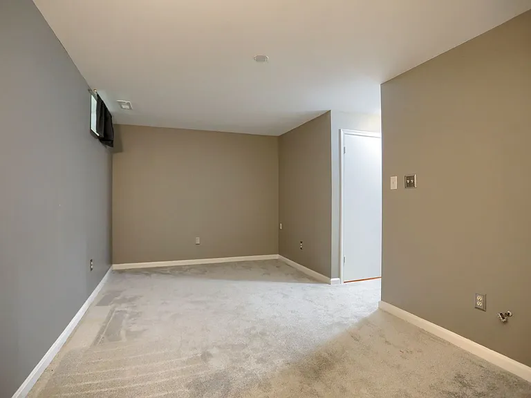 618 Milford Ct — Photo 15