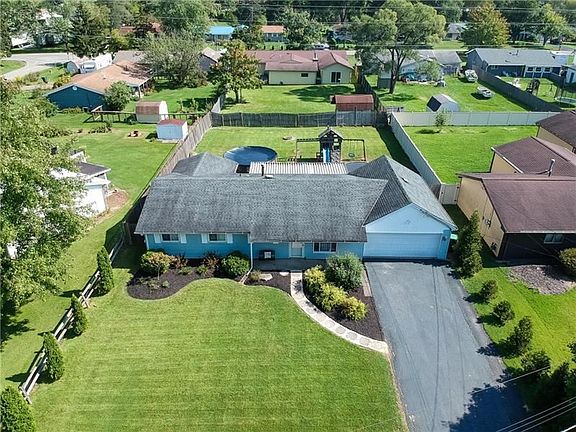 2nd image of 205 Sherwood Dr