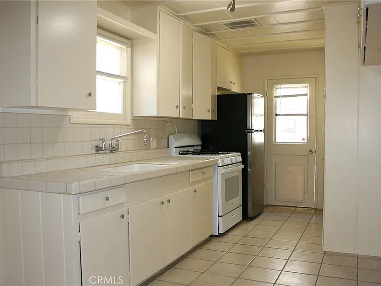 19154 Beach Blvd #B — Photo 5