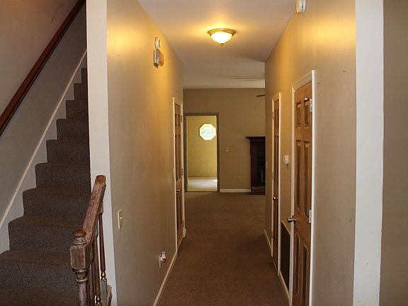 4th image of 111 Woodcraft Ct