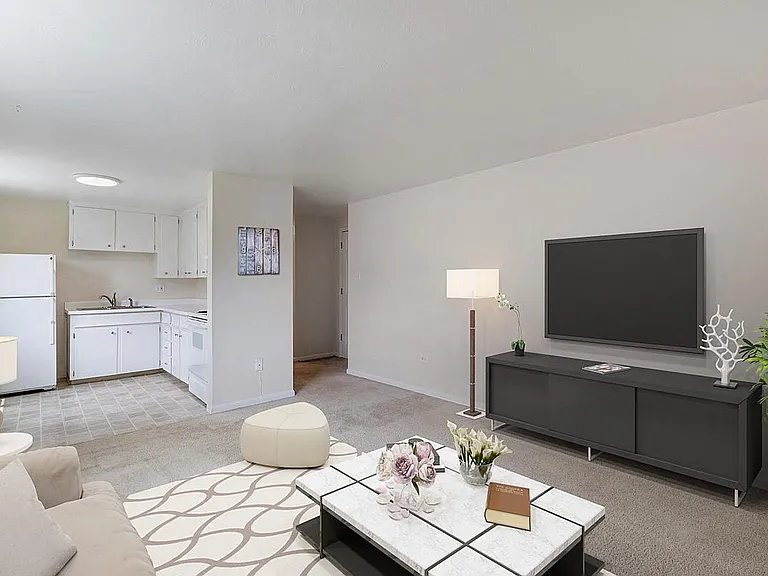 Stratford Apartments — Photo 1