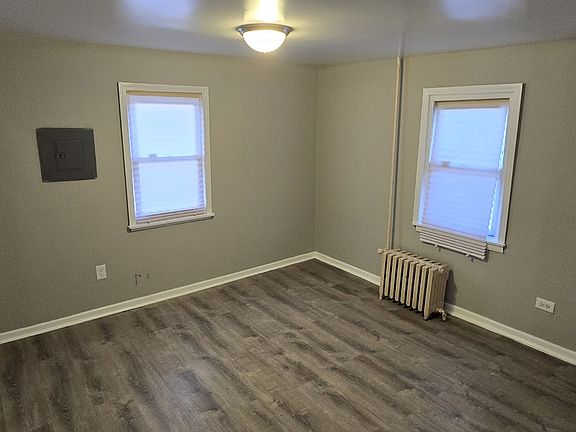 5th image of 15031 Perry Ave