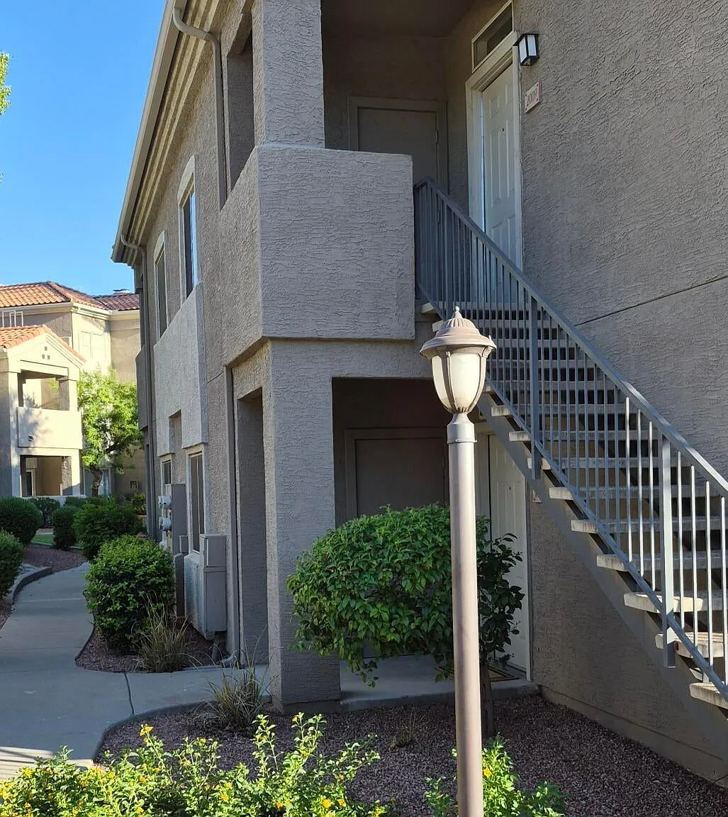 2 bed, 996 sqft, $1,575 — Photo 1
