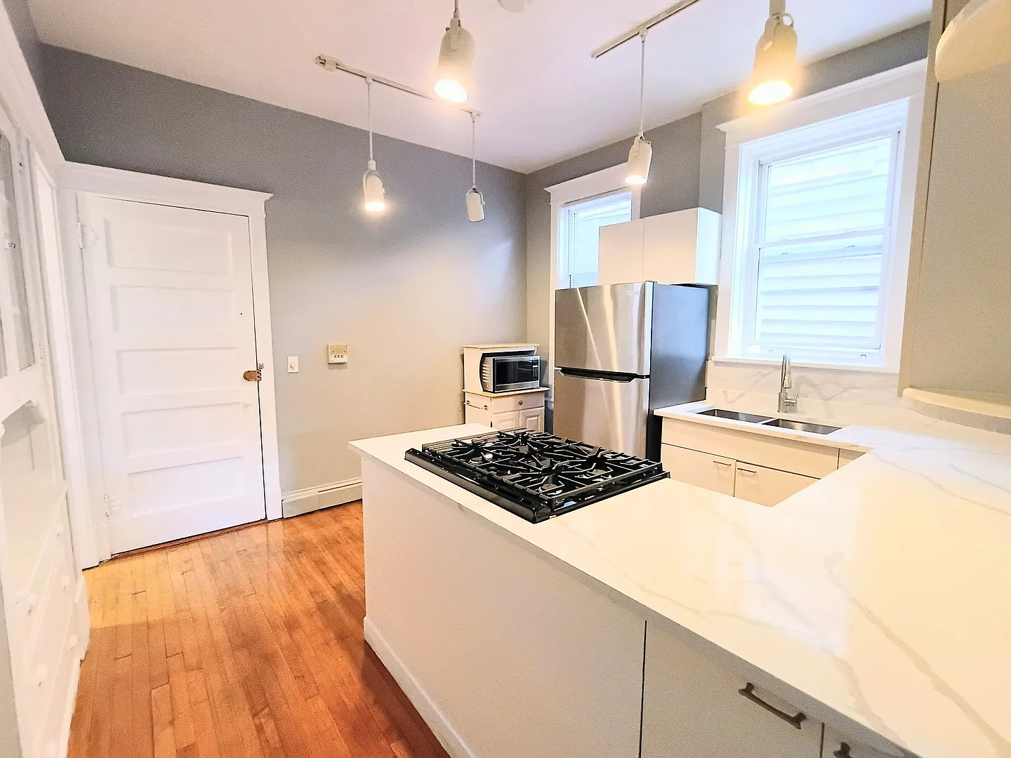 2 bed, 650 sqft, $2,500 — Photo 4