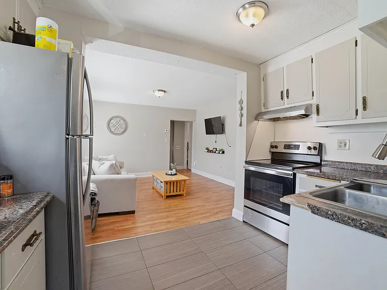 168 Greenwood St #2 — Photo 5