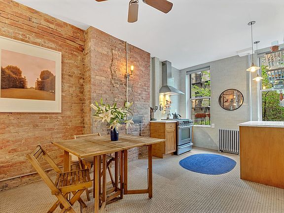 3rd image of 625 E 6th St APT 3
