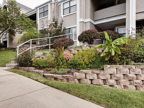 5th image of 281 Wimbledon Dr APT 3