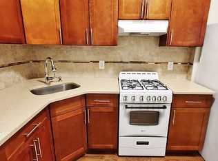25-25 Steinway St #2R, Astoria, NY 11103