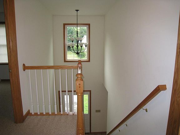 3rd image of 19 Elm Pl