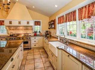 2 Red Oak Row, Chester, NJ 07930