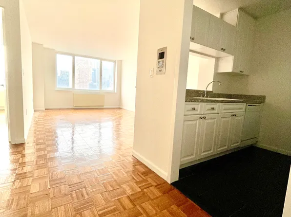 350 West 43rd Street image 3 of 6