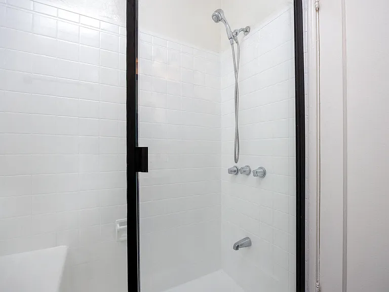 435 S Norton Ave — Photo 13