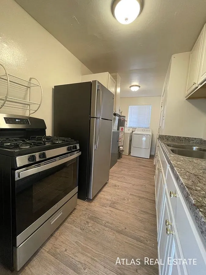 Charming One-Bedroom, One-bath with the option to rent a detached GARAGE in Commerce City!! — Photo 4