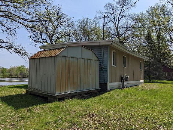4th image of 2307 Riverbank Ave NE