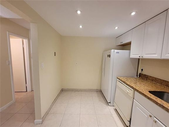 3rd image of 4304 NW 9th Ave #2-3G