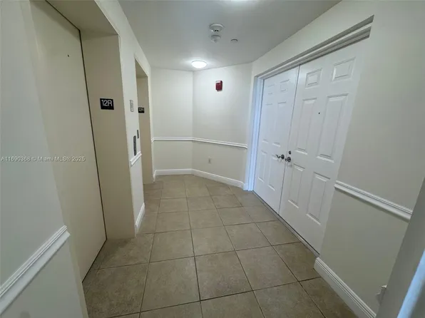 3330 NE 190th St APT 1215, Miami, FL 33180