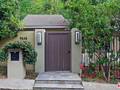 9548 Gloaming Dr, Beverly Hills, CA, 90210