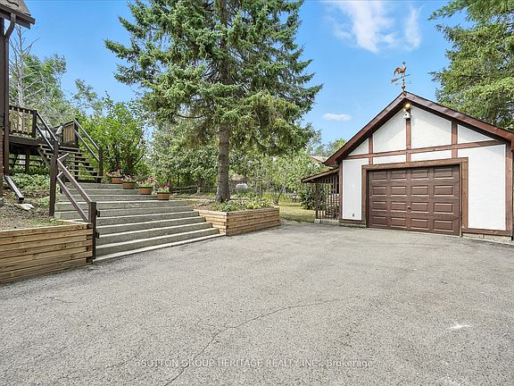 3rd image of 184 Pirates Glen Dr