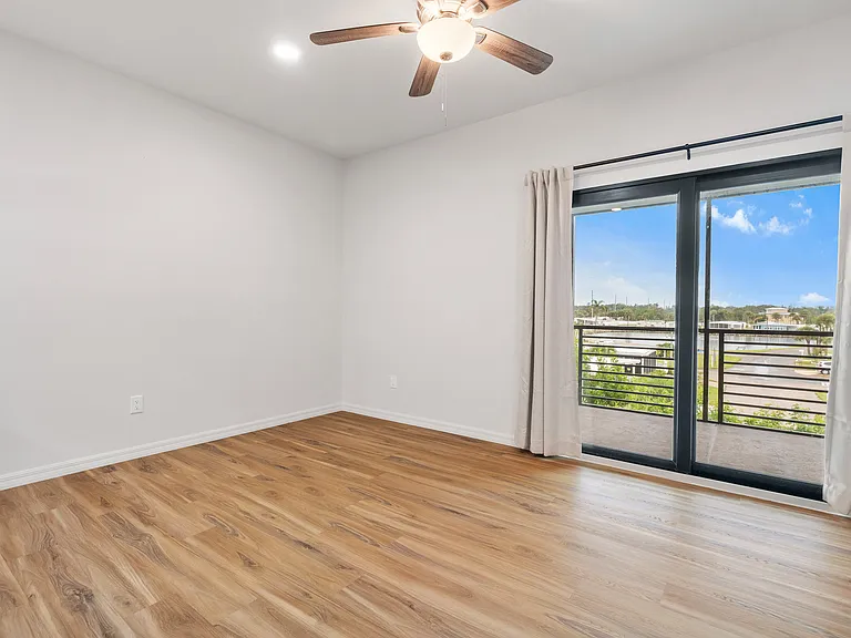 The Grove Apartment Homes — Photo 32