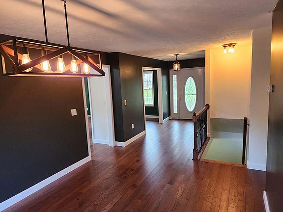 3rd image of 203 Skyview Dr