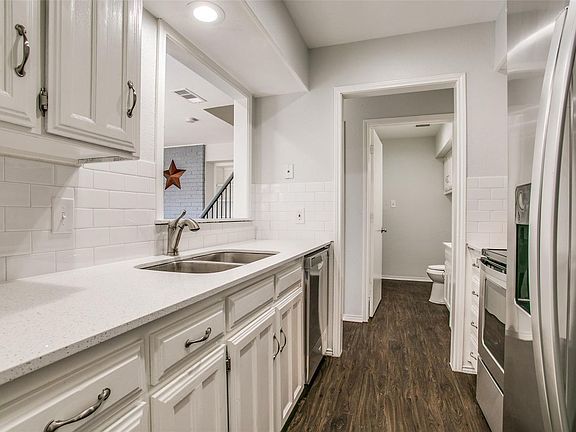4th image of 2805 Meadow Park Dr #D