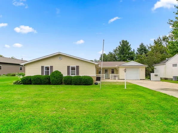 221 S Cummings Ln, Washington, IL 61571