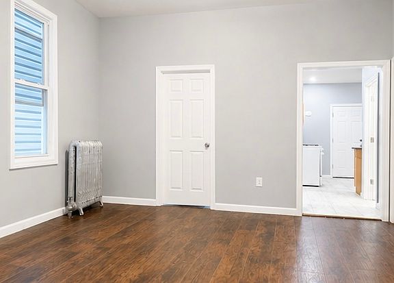 4th image of 163 S 7th St Floor 1
