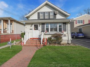 54 Lakewood Blvd, Lynbrook, NY 11563