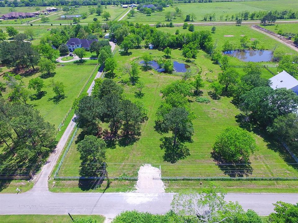 YOUR NEW FRIENDSWOOD PROPERTY WAITING FOR YOUR DREAM HOME