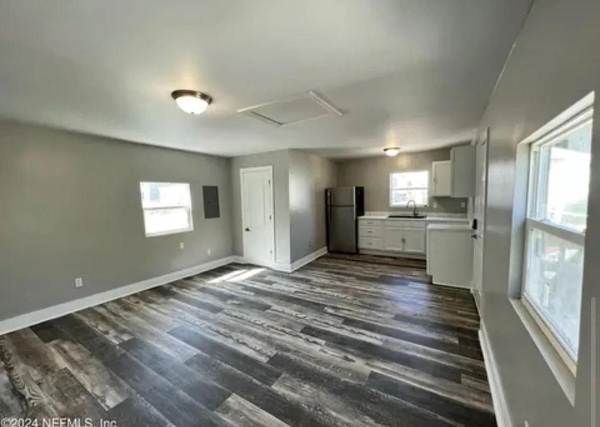 Studio, 1.0 bath, 400 sqft, $1,050 — Photo 3