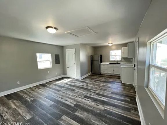 3rd image of 133 W 6th St Floor 2