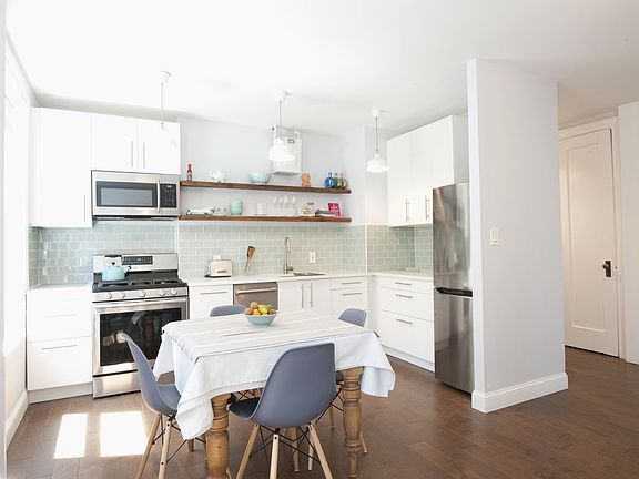2nd image of 825 Walton Ave APT 4E